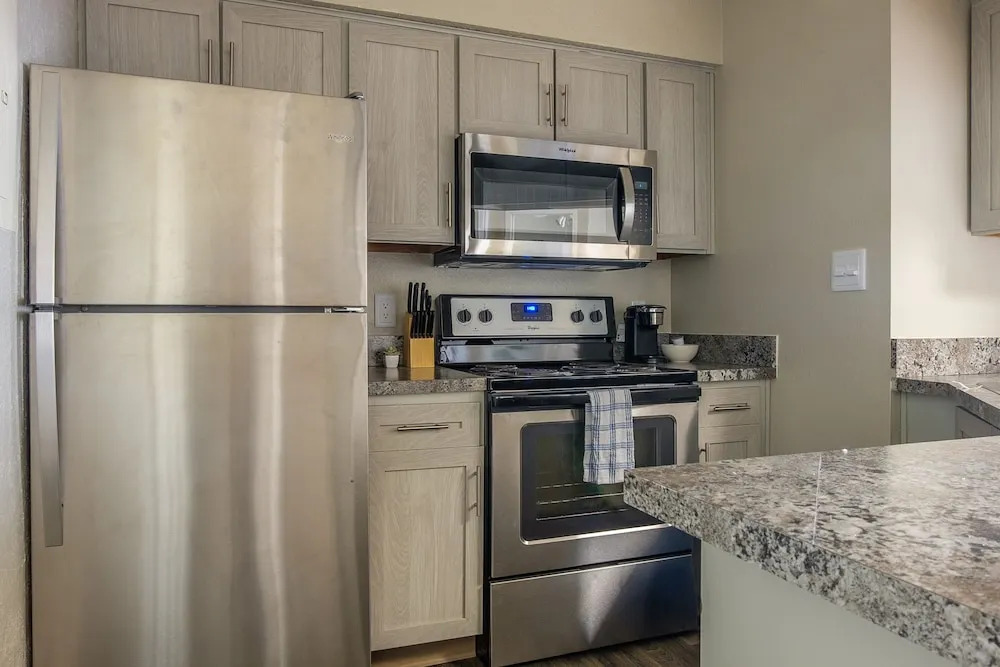 Eastside 1 & 2 BR Apts with balcony by Frontdesk