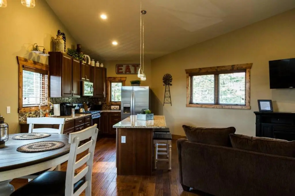 Spacious 2nd story loft with awesome views