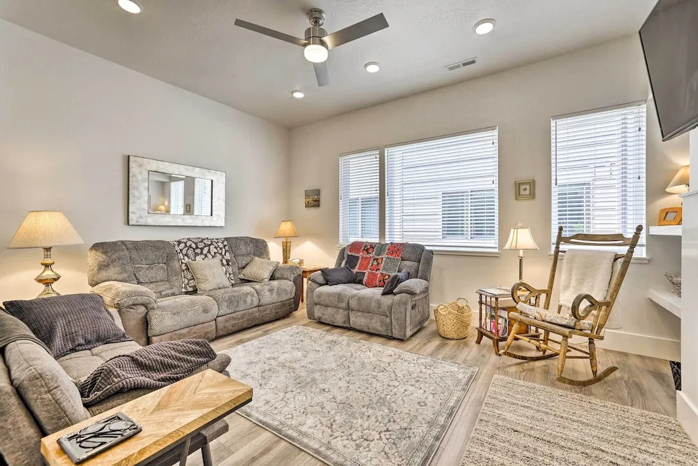 Boise Townhome w/ Rooftop Deck, 2 Mi to Downtown!