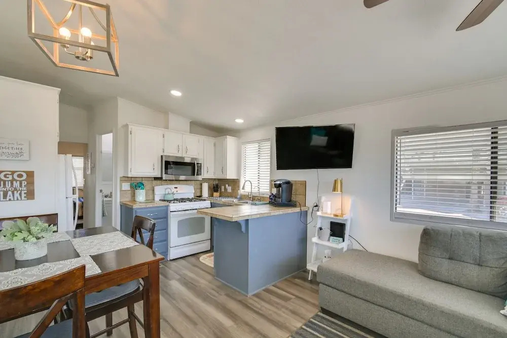Lake Havasu Cottage: Mountain Views & Beach Access