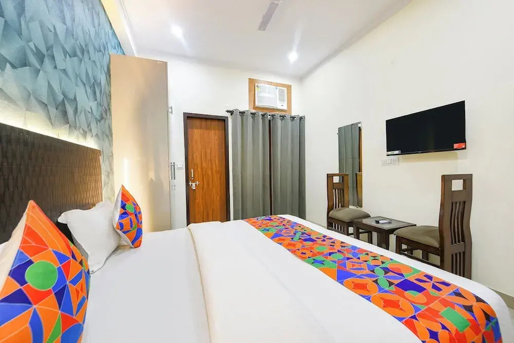 FabHotel VR Residency