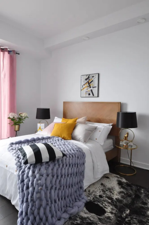 Tour des Canadiens Penthouse by Hometrotting