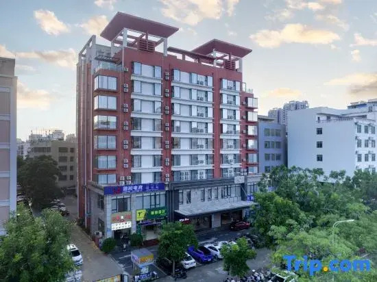 Luban esports hotel (Haikou Meiyuan Road No.4 Middle School Branch)