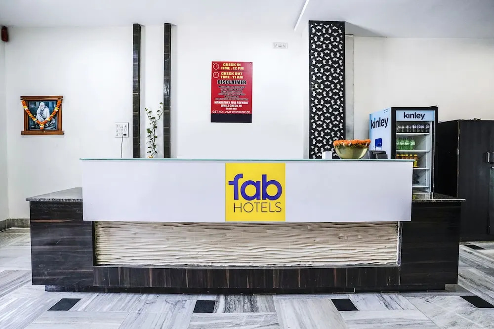 Fabexpress Raj Tourist