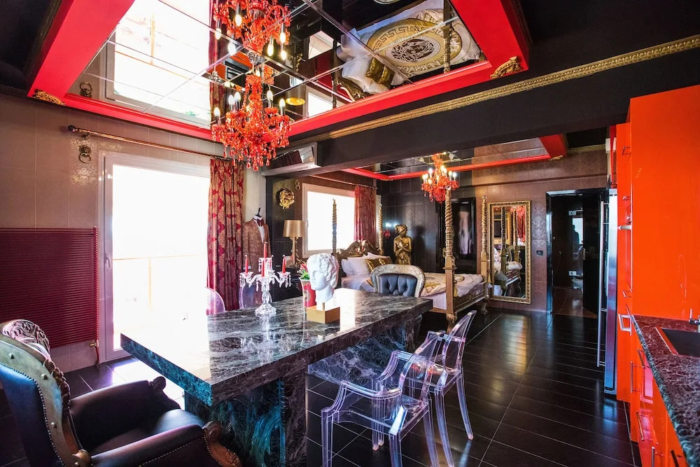 LUXURY SUITES - parking , central suites