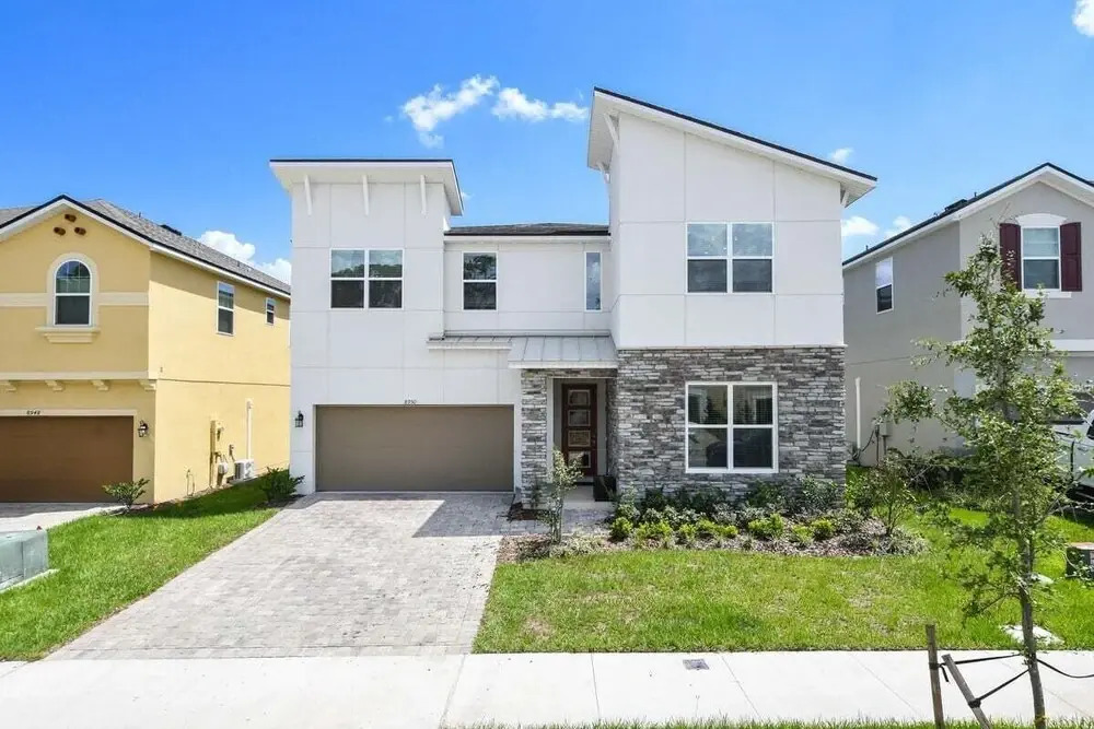 8950CBD Amazing 9BR Lakeview Villa in Solara