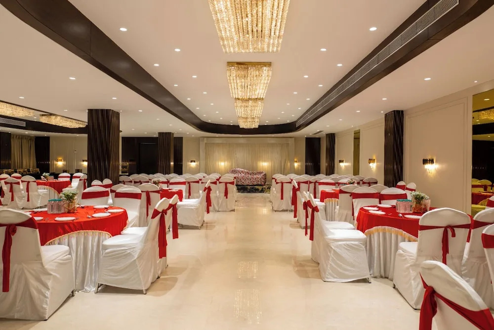 Hotel Kingsway Continental , Raipur