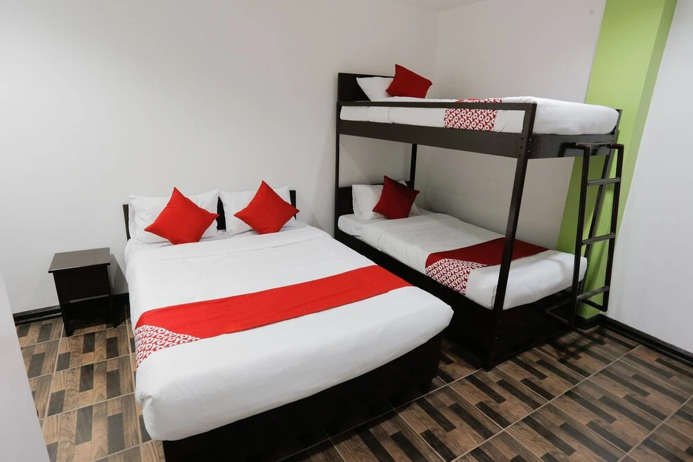 OYO 214 Elles Pension House