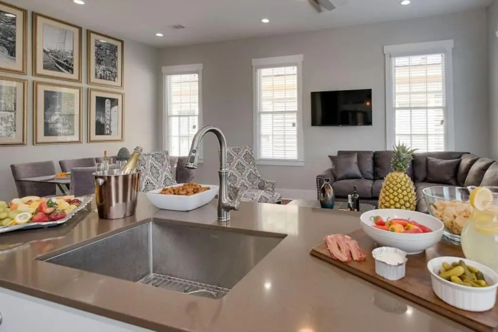 111 Waldburg street Beautifully Renovated Historic 5 bedroom 5 bath