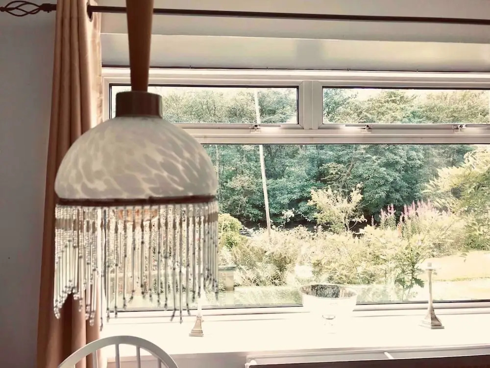 Charming 3 Double Bed Cottage by the River