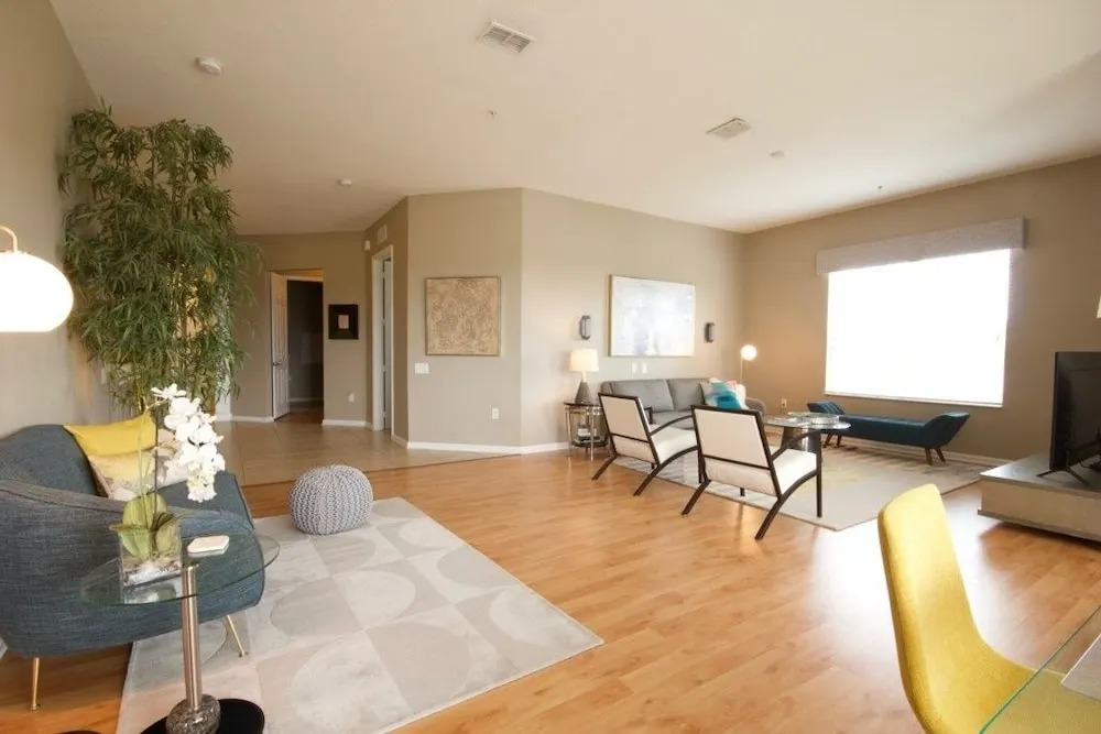 Lake View 3 Br Condo by RedAwning