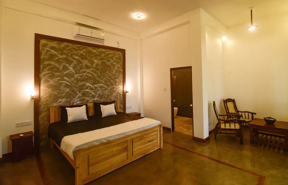 Hiru Lagoon Negombo