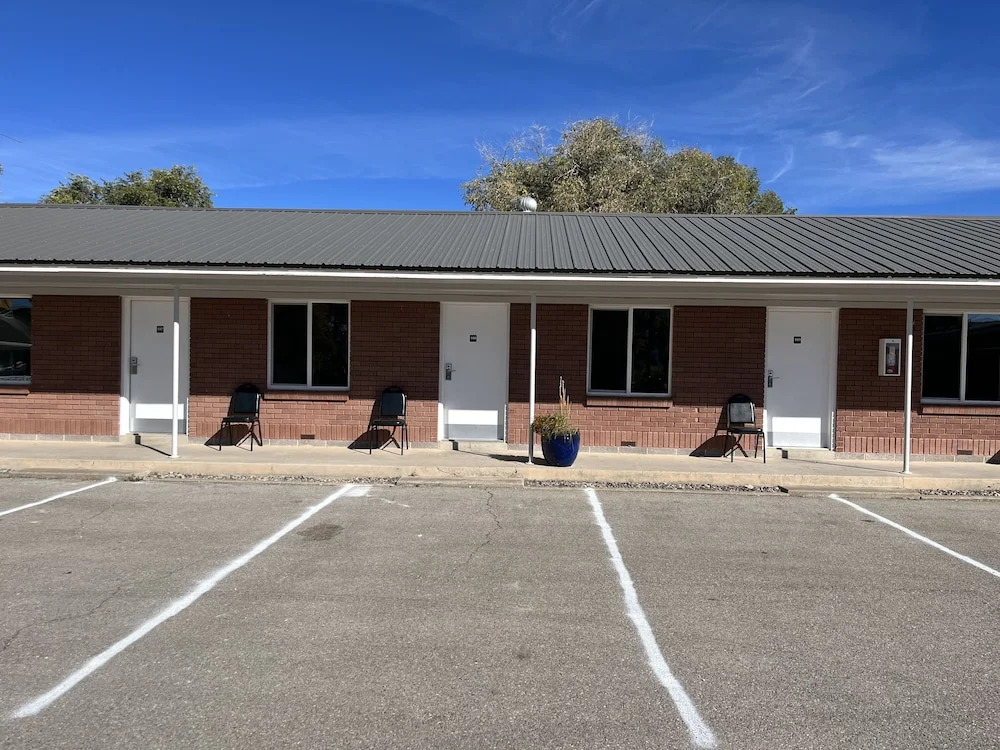 Sunglow Motel
