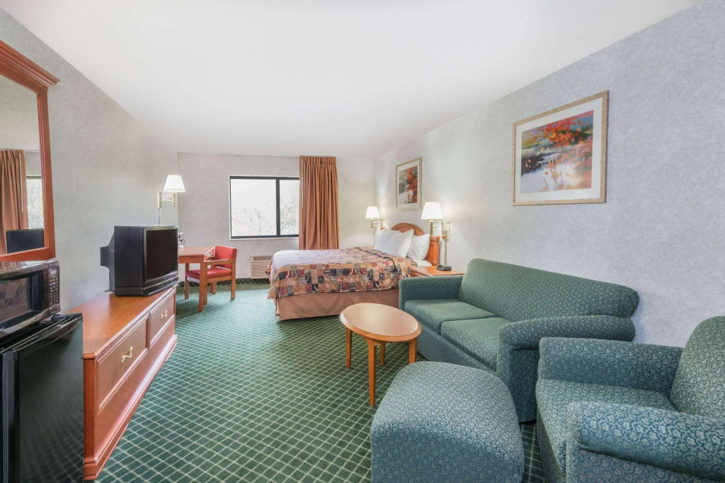 Days Inn by Wyndham Topeka