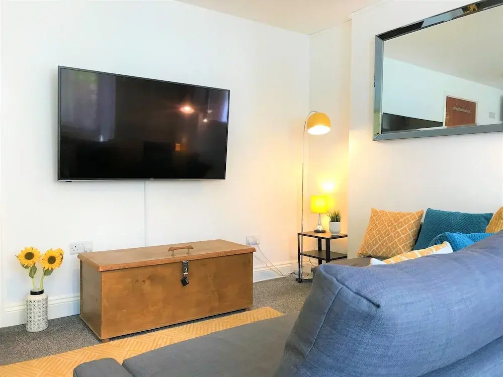 Grafton Seaside Apartment With Parking