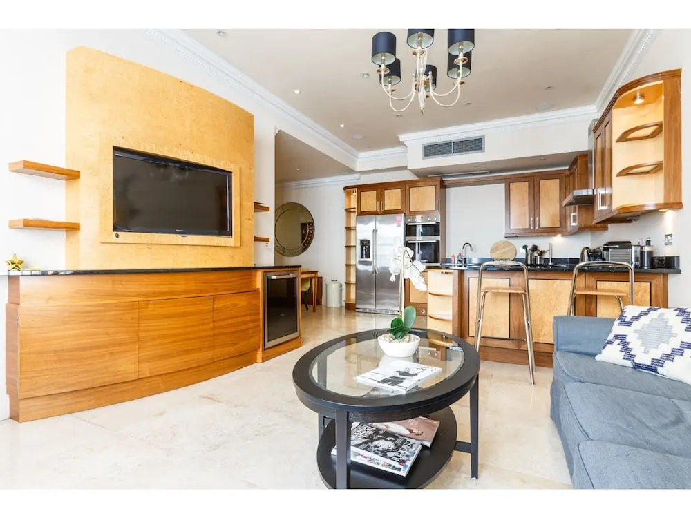 Rare and Gorgeous Hyde Park Mews House Sleeps 8