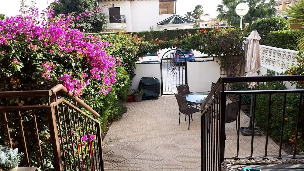 Spacious Bungalow in Quesada for 6