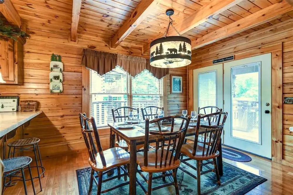 UnFirgettable 2 Bedroom Home with Hot Tub