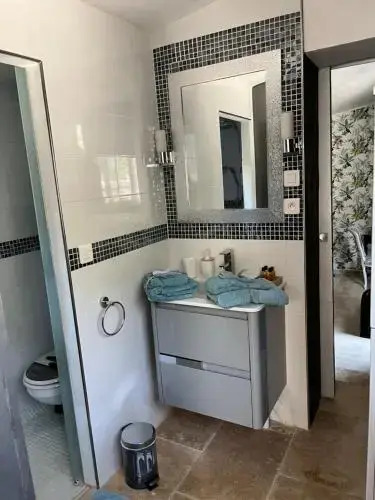 Maison cottage en Provence, Spa & piscine, pour 4 personnes- Gîtes Les Estelles