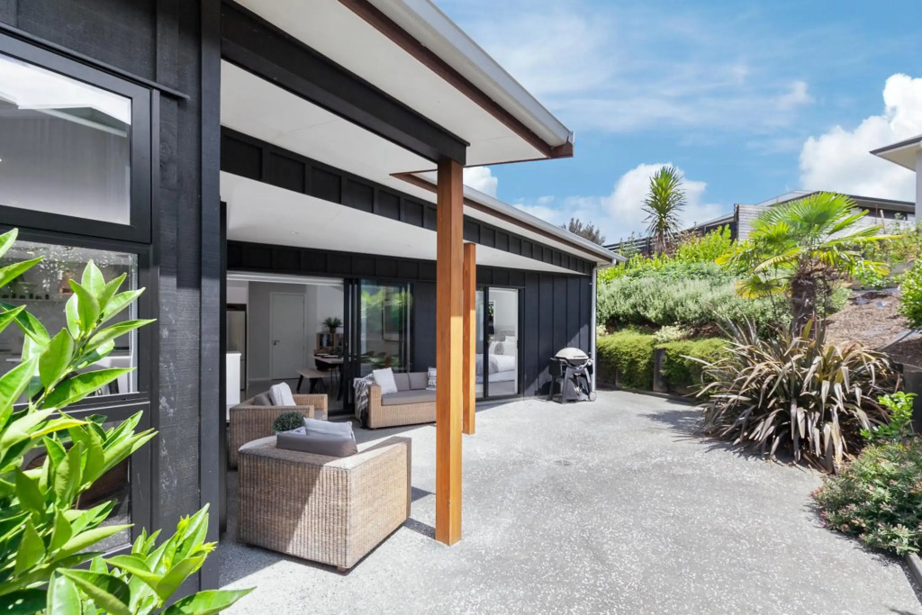 Stylish Villa Escape - Matakana Holiday Home