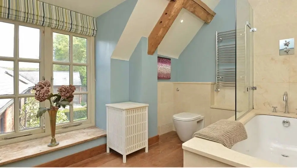 Lovely Big Barn with Hot Tub