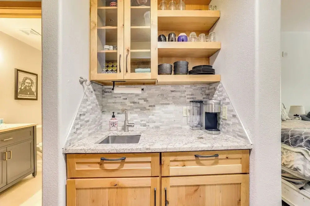Walk to Lifts: Studio w/ Hot Tub in Keystone!