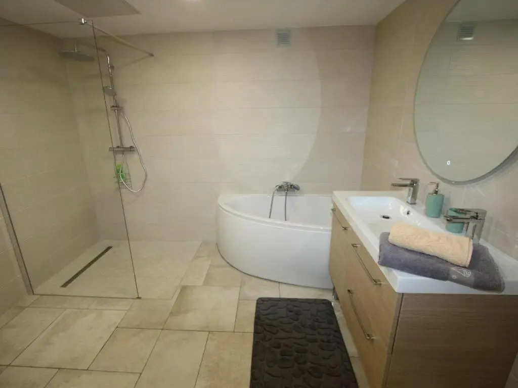 Grande Maison pour 10 Pers. avec Jardin, Terrasse, BBQ, Près de Bruyères et Gérardmer - FR-1-589-335