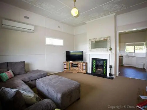 Wine Country Cottage located right at the Hunter Valley gateway, close to everything