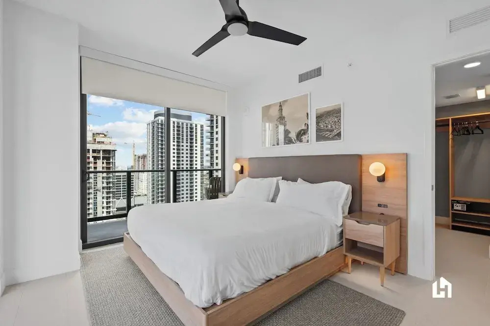Stylish Apartments with Partial Ocean Views in Downtown