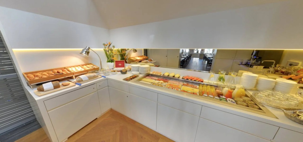 Ambassade Hotel