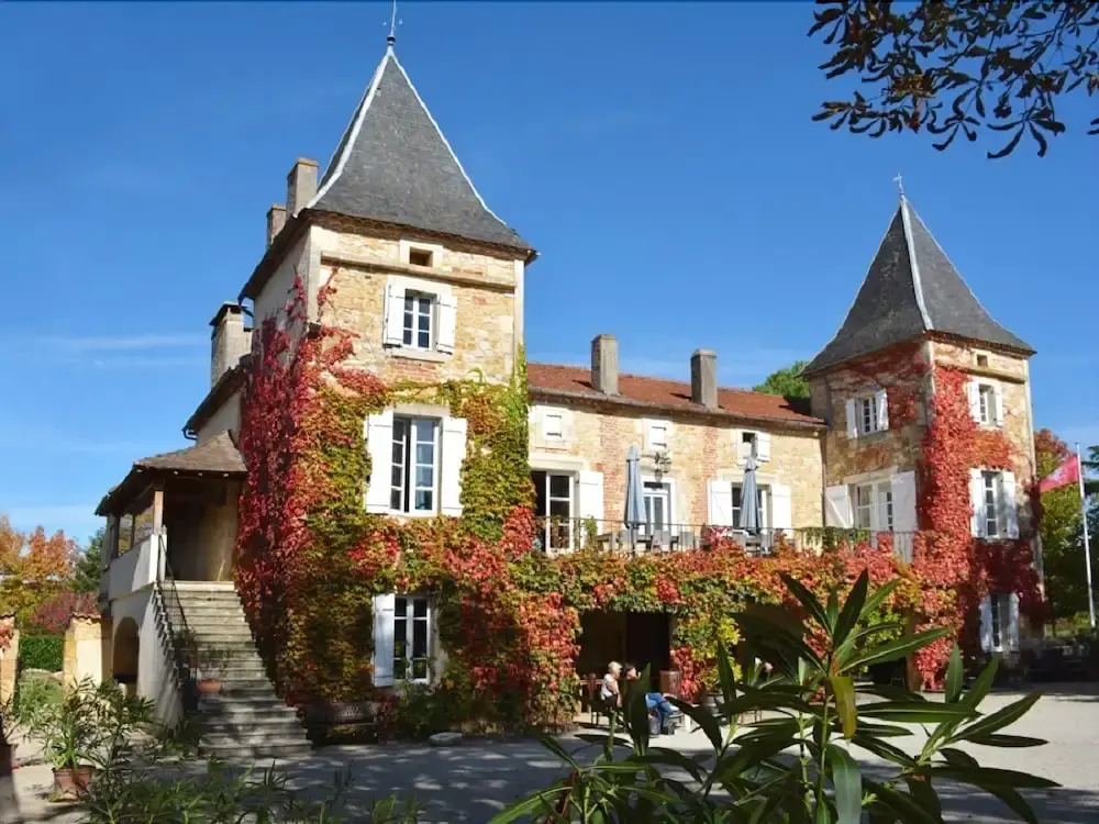 Holiday apartments at the courtyard of French château