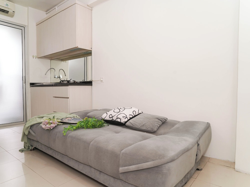 Neat And Nice 2Br At Apartment Bassura City