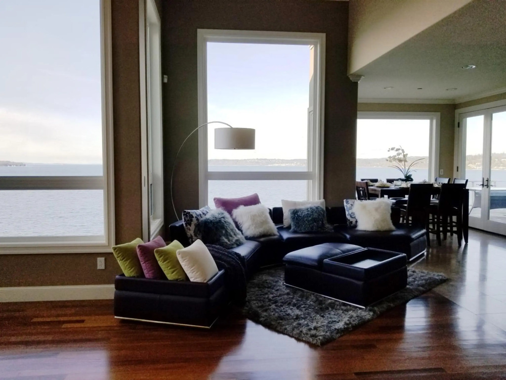 Redondo waterfront house with a private room