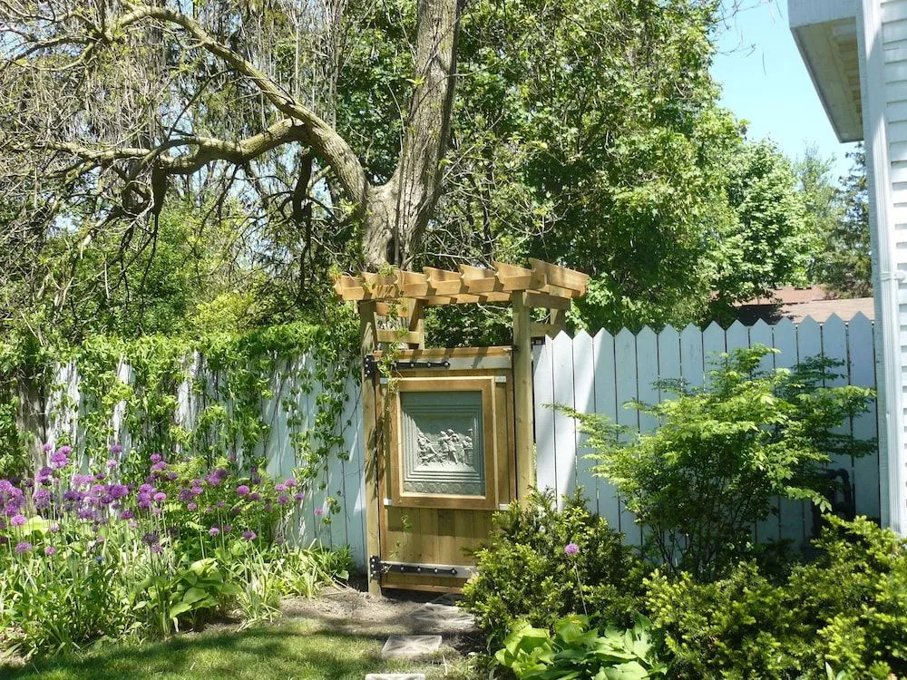 Cottage on Caledonia Bed & Breakfast