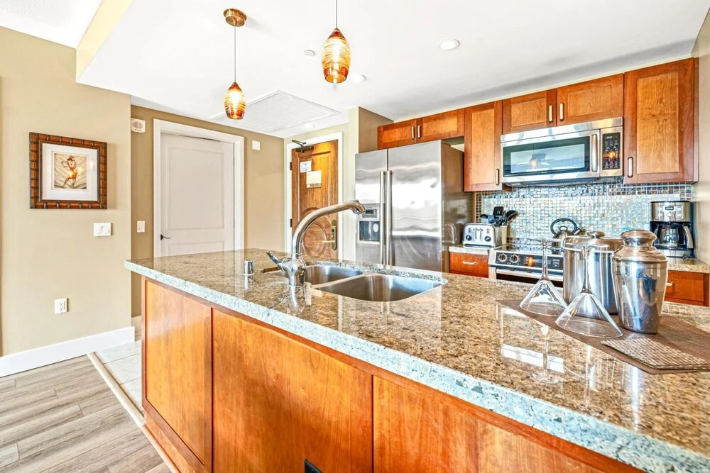 K B M Resorts- Hkk-510 Tropical 1bdrm, Private Balcony, Partial Ocean Views, Alfresco Dining!