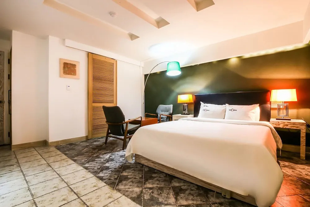 Apple Hotel