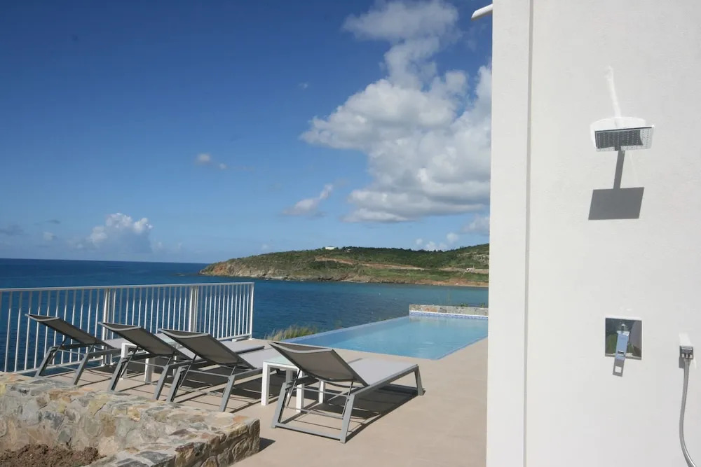 Villa Aqua by Island Properties Online