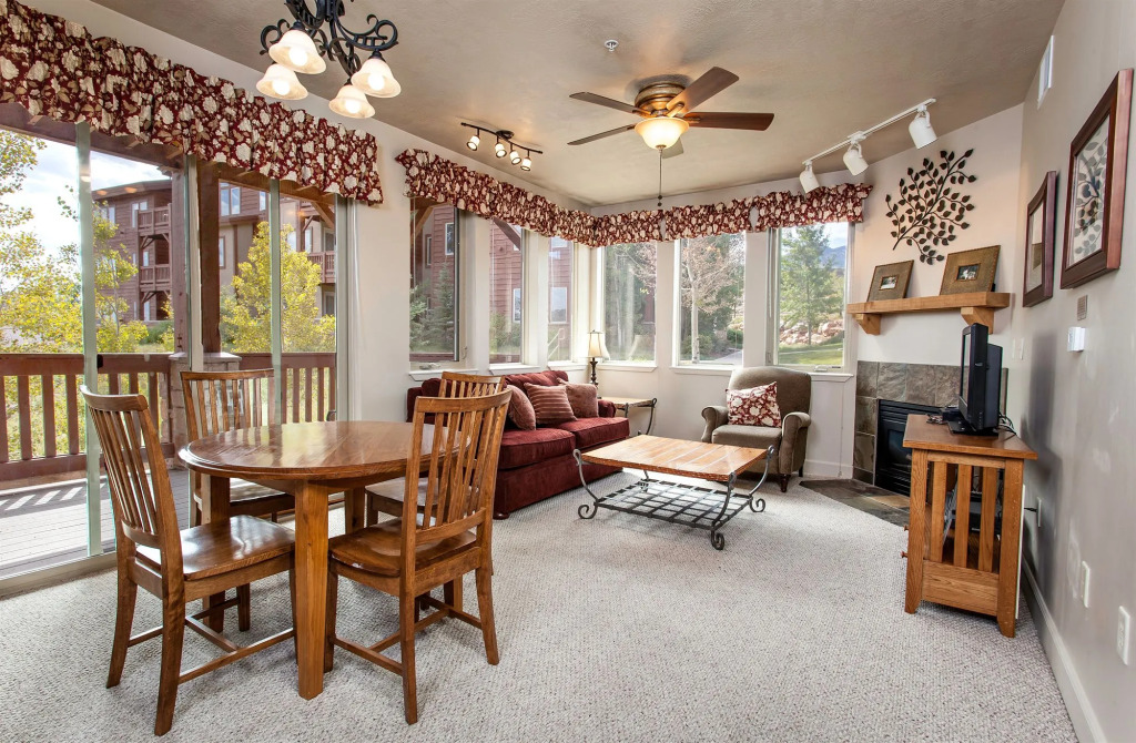 Crestview Condominiums by All Seasons Resort Lodging