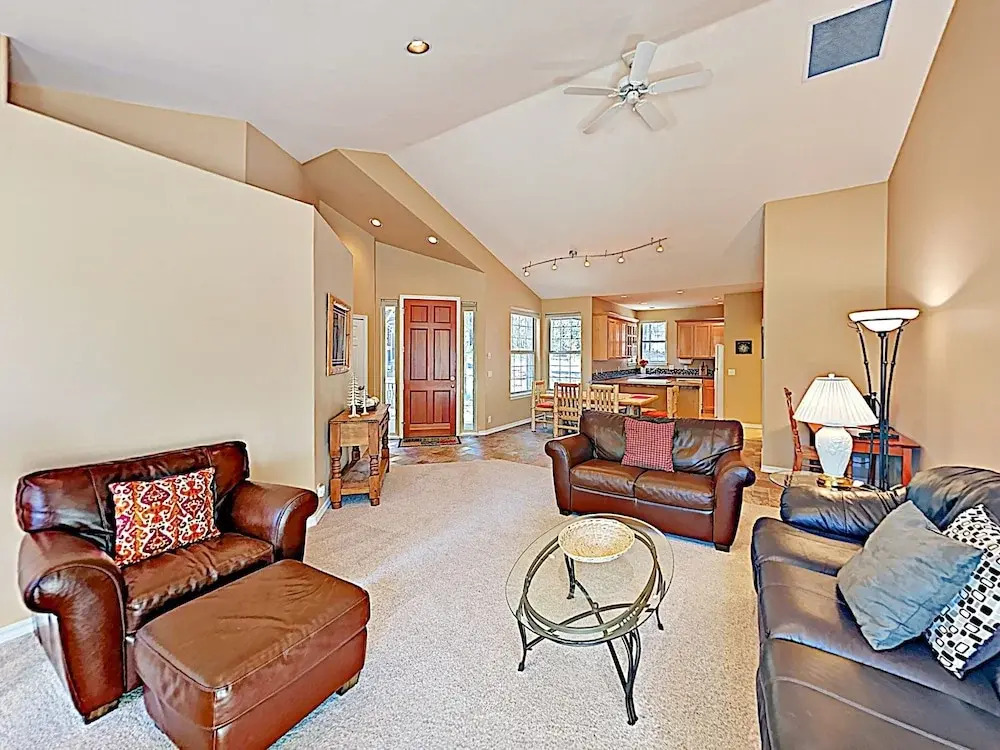 New Listing! Spacious Sunriver Haven W/ Hot Tub 3 Bedroom Home