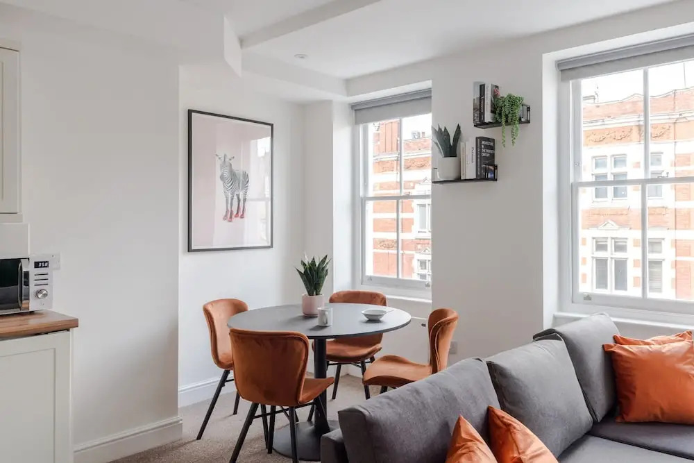 The Vanity Affair - Fitzrovia - by Frankie Says