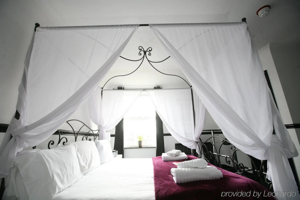 Hotel Noir