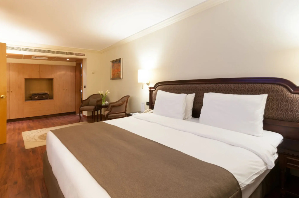 Le Commodore Hotel