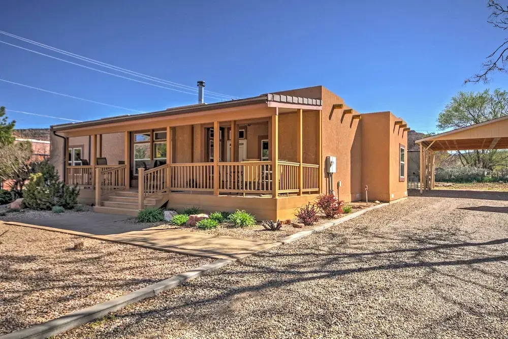 Beautiful Kanab Home w/ Yard - Walk to Restaurants