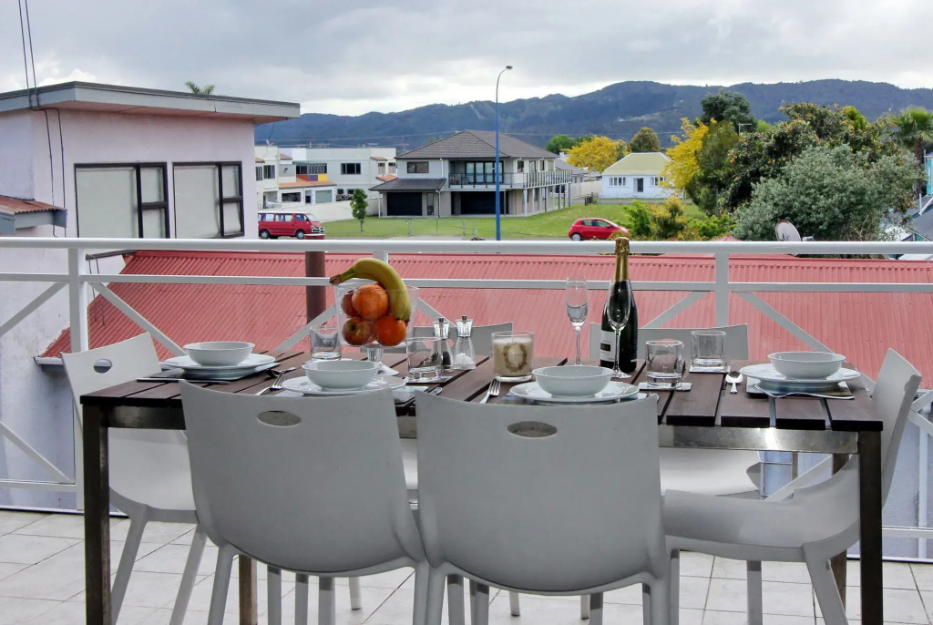 Crows Nest Apartments