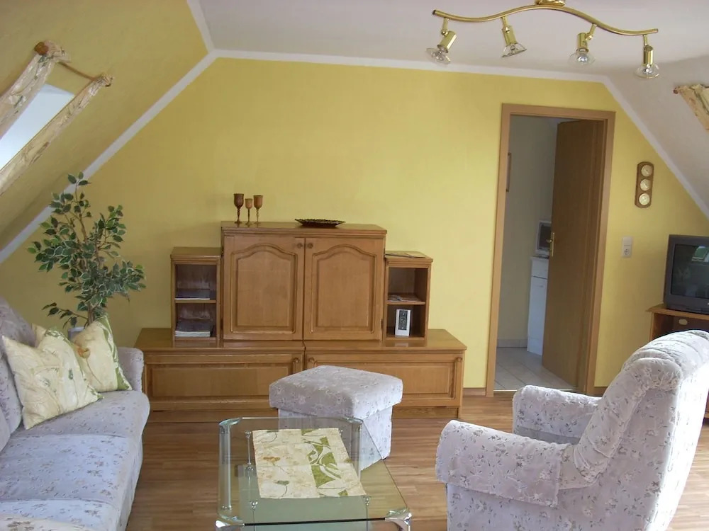 Beautiful Apartment in Wischuer with Fenced Garden