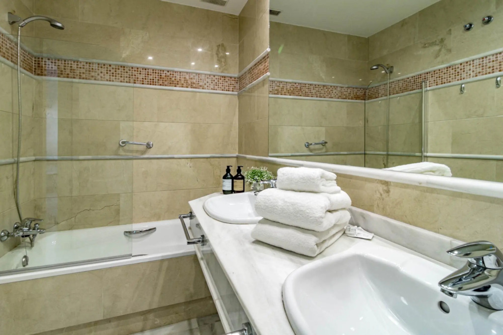FA - Fabulous Apartment with in and outdoor Pool