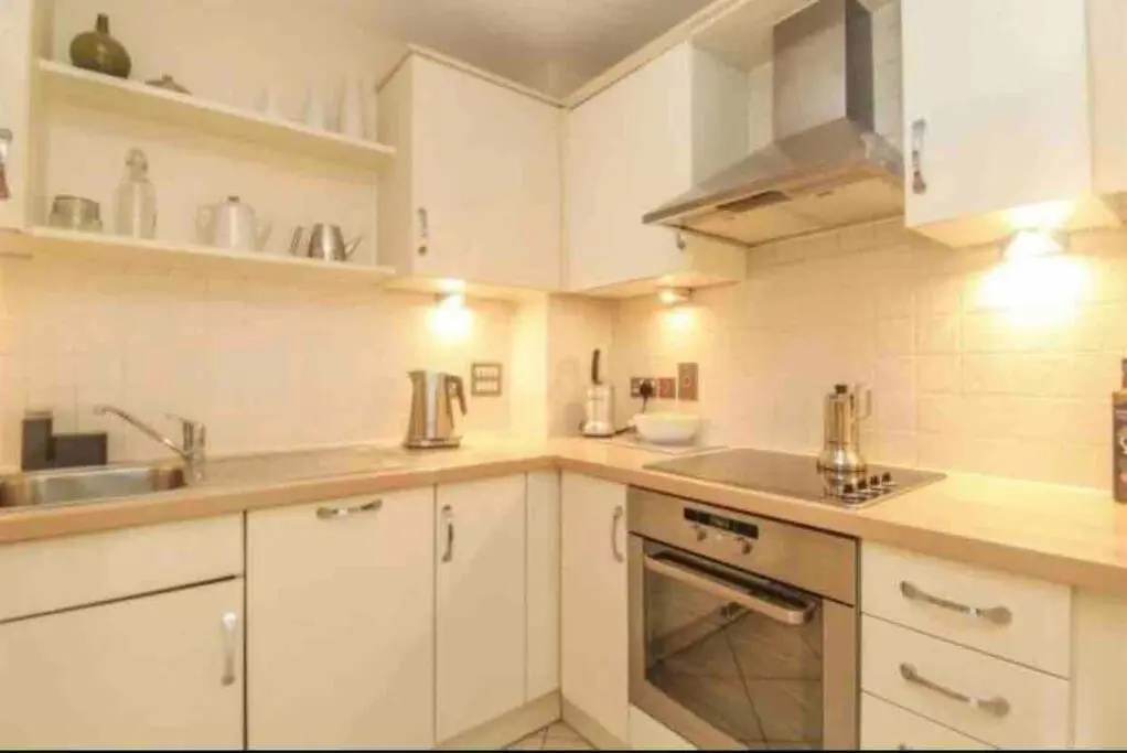 LUXURY APARTMENT, SAUNA, GYM, 24hrs Concierge
