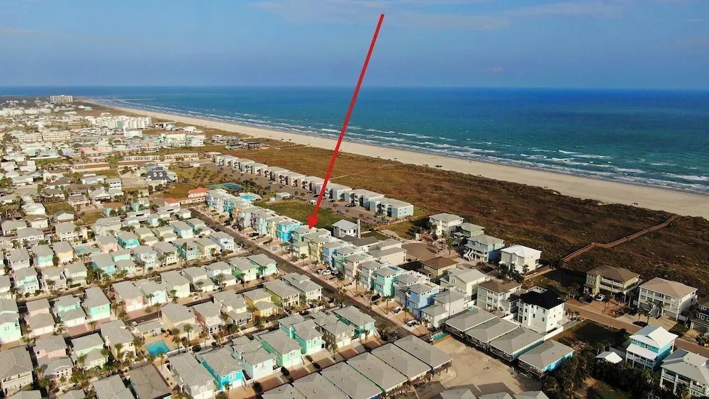 Walk to the Beach Ocean Views, Balcony Dining & Open Living Beachview 54 by Avantstay