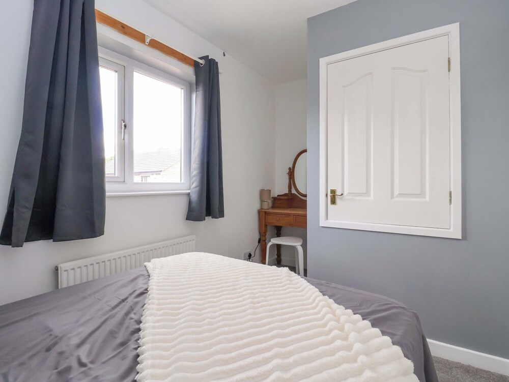 8 Wharfedale Mews