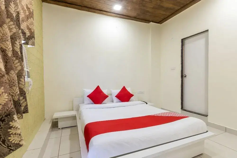 Savoy Suites by OYO Rooms